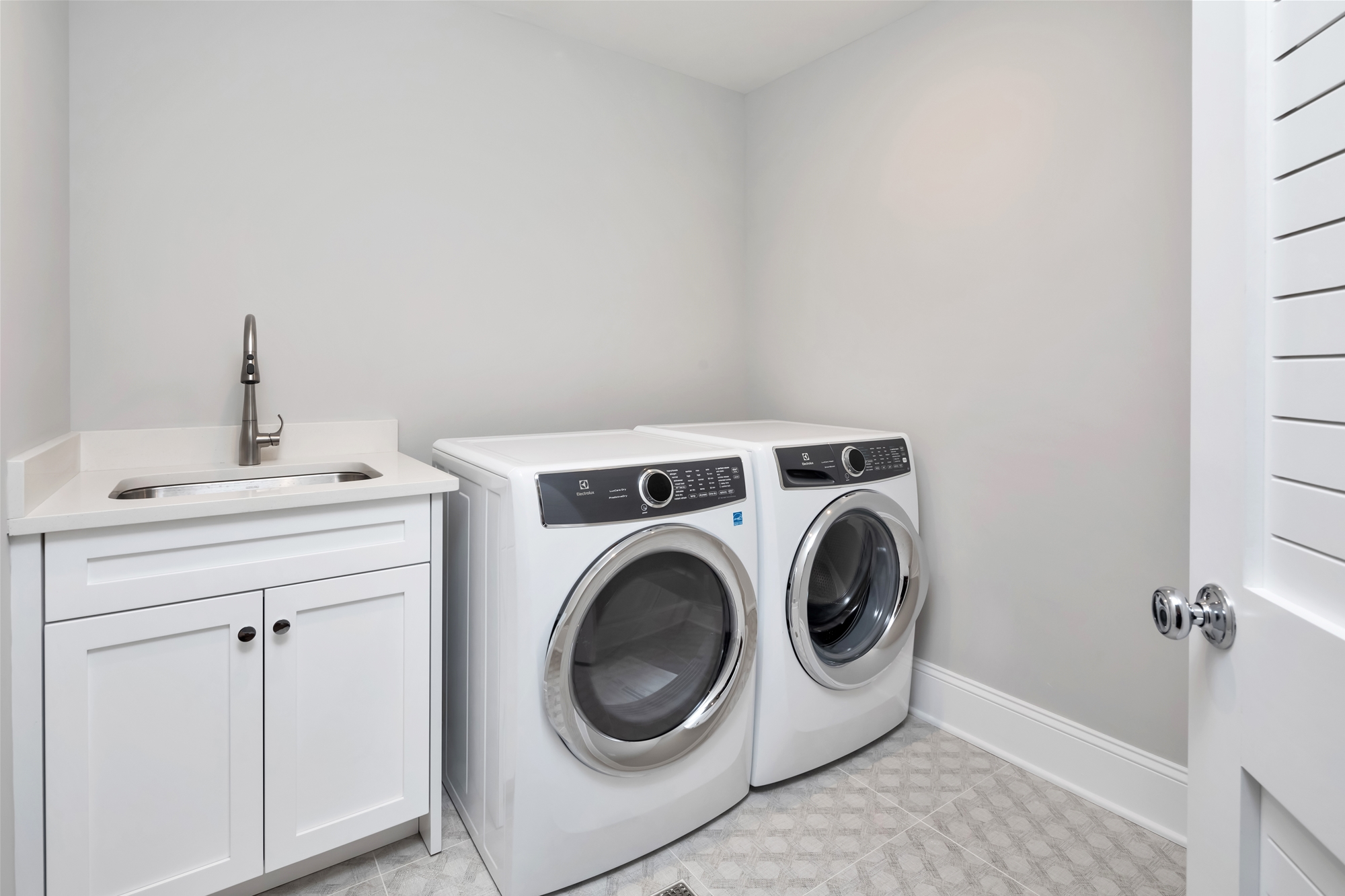 157-C Long Beach Blvd.