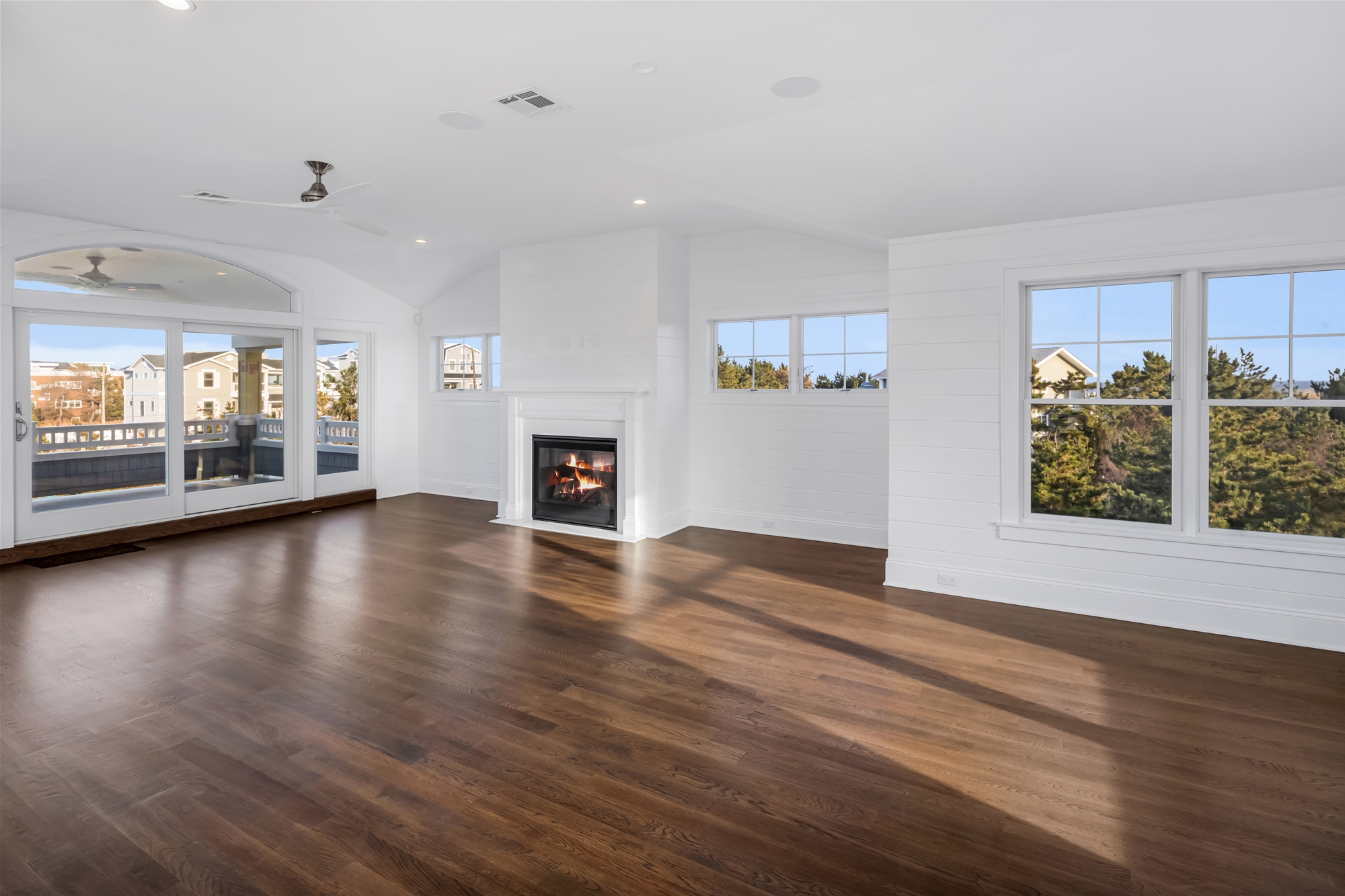 157-C Long Beach Blvd.