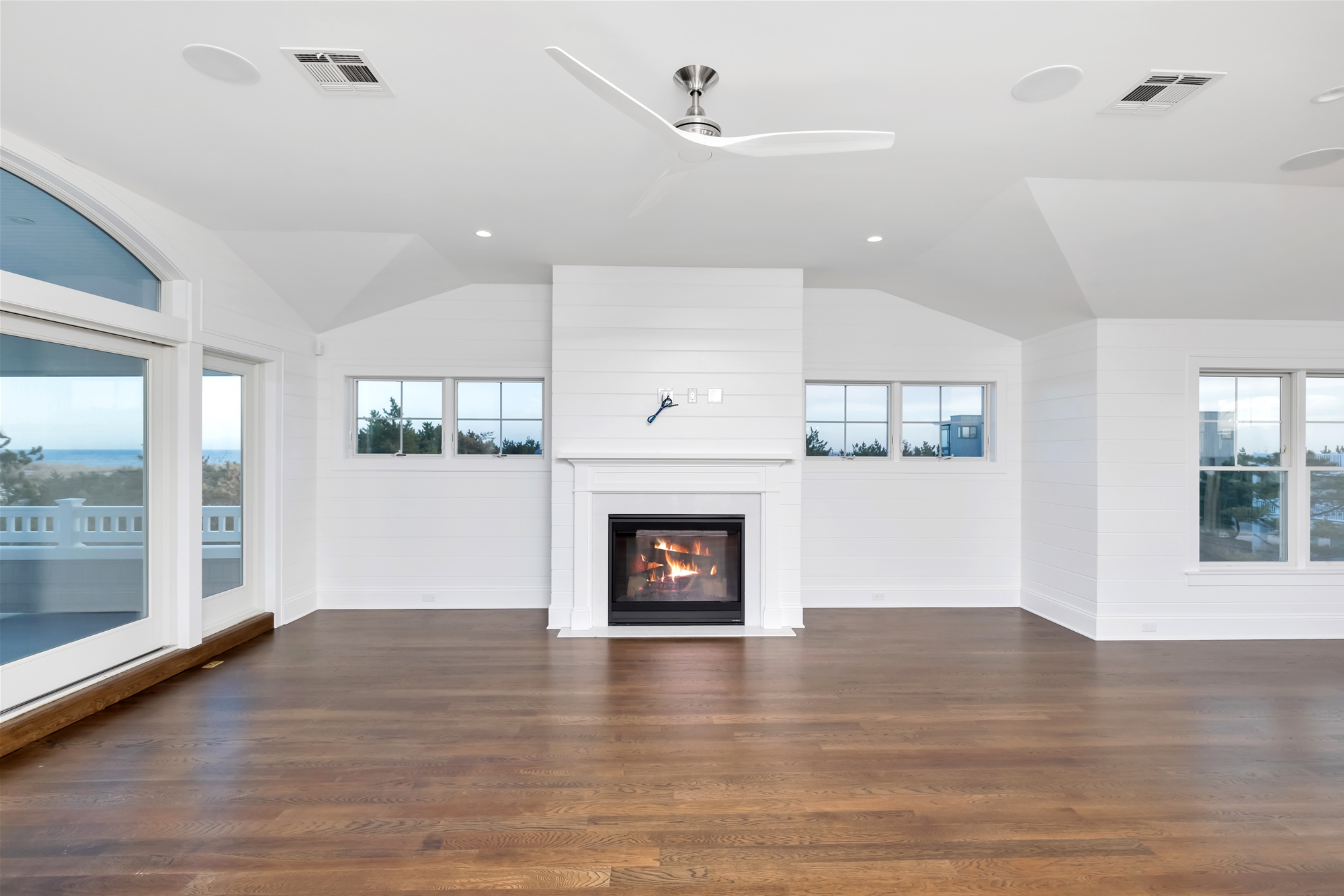 157-C Long Beach Blvd.