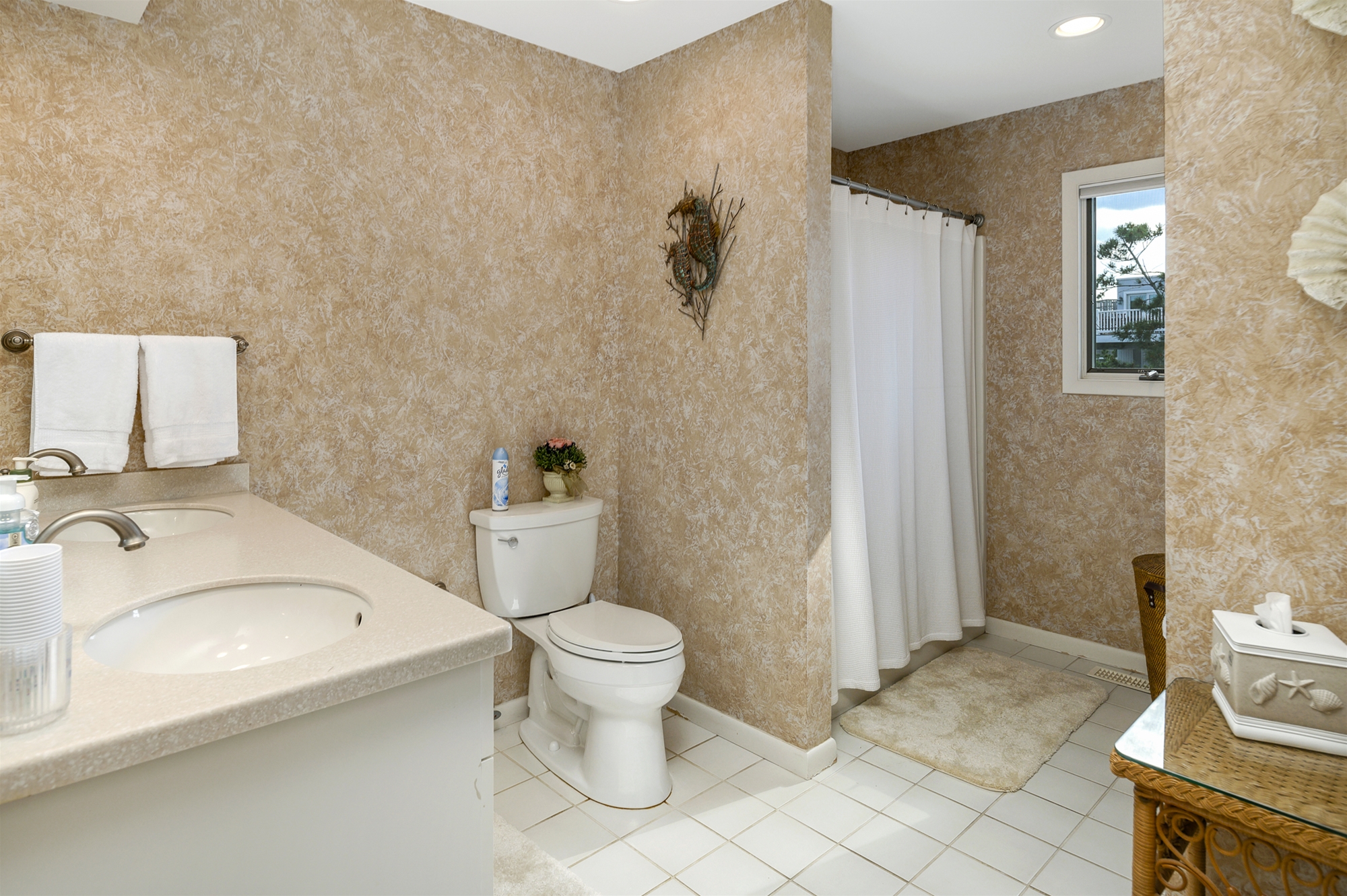 155-D Long Beach Blvd.