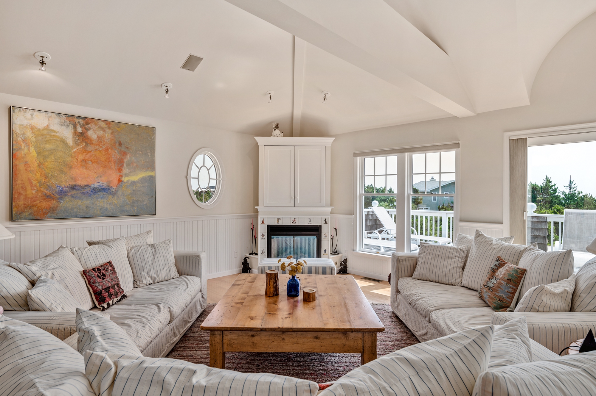 Living Space w Fireplace 