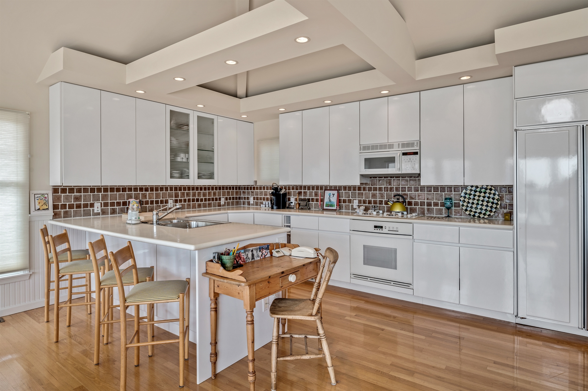 Clean, Modern lines in Upscale Kitchen