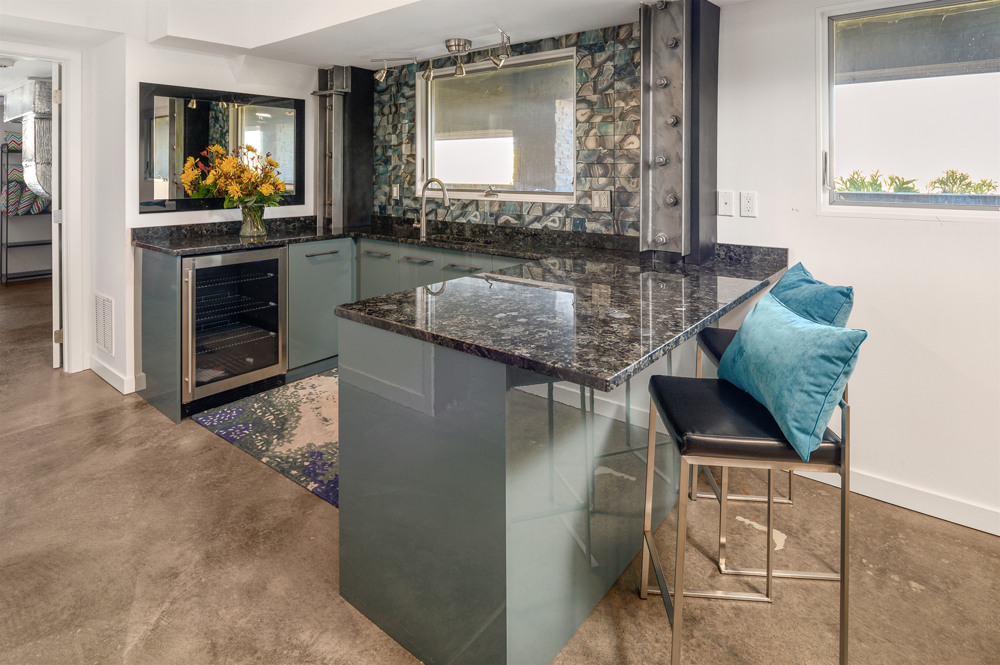 Gorgeous Entertainment Bar