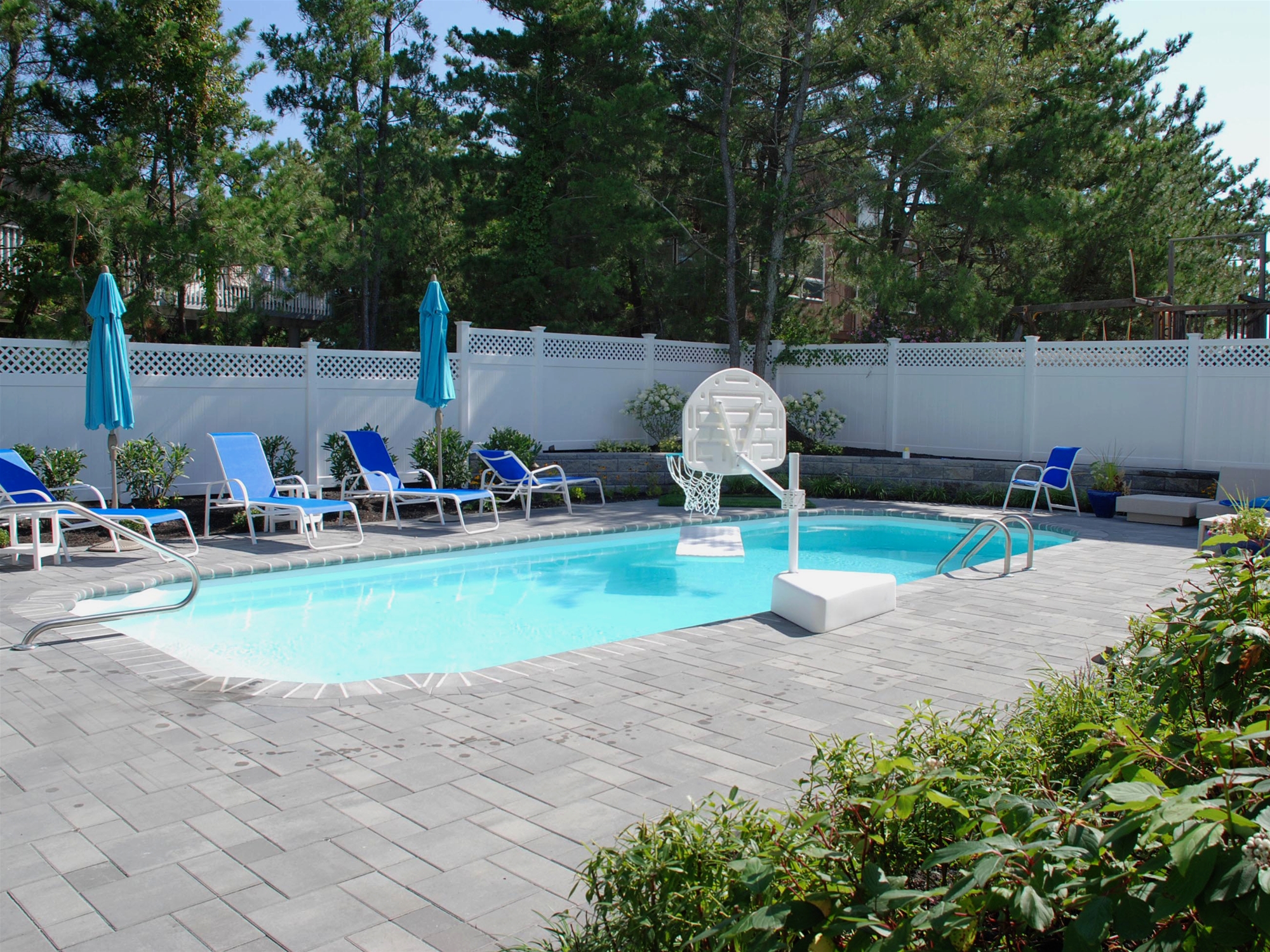 83-C Long Beach Blvd.