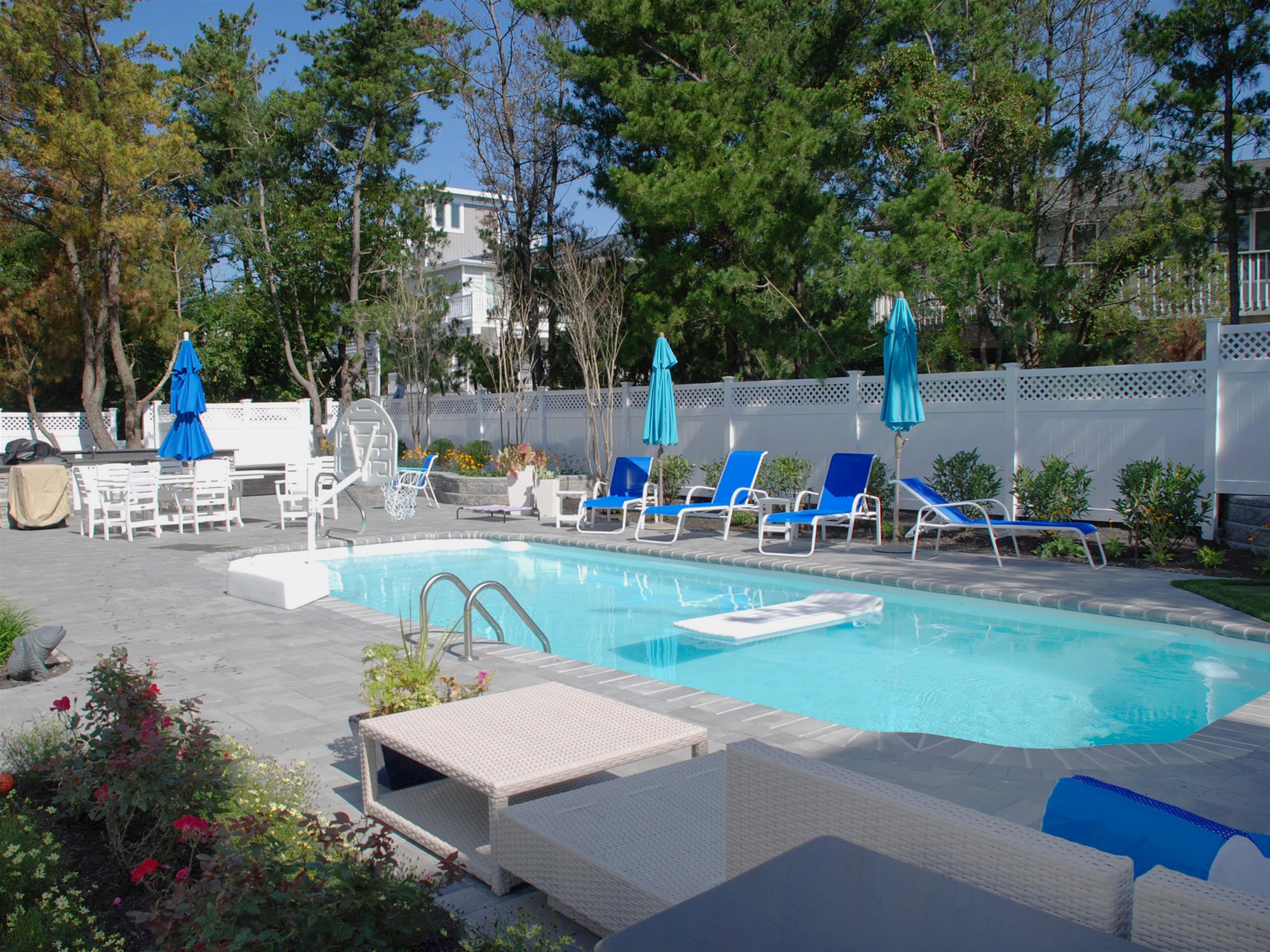 83-C Long Beach Blvd.