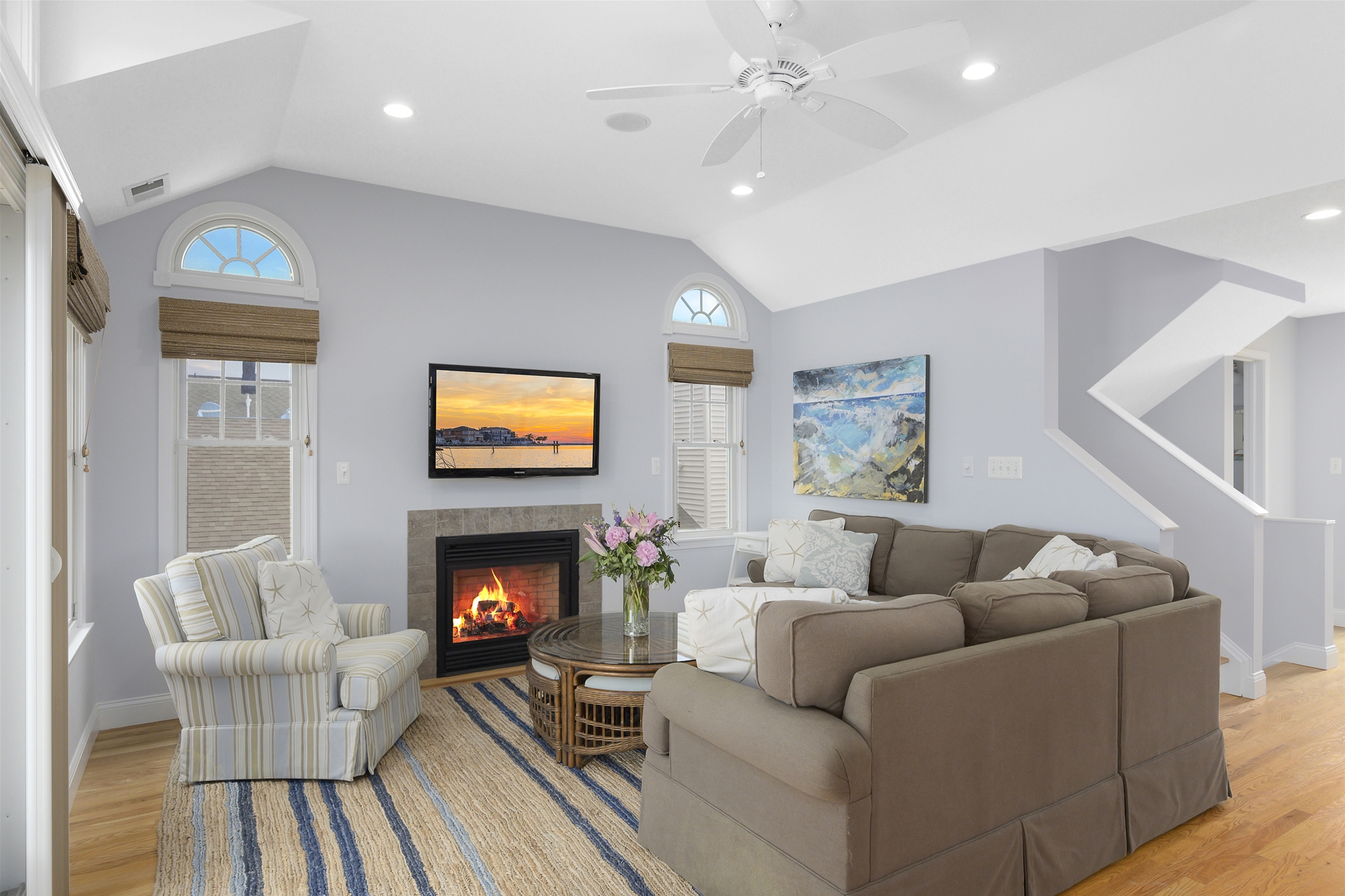 Gas Fireplace in lovely Living Room 