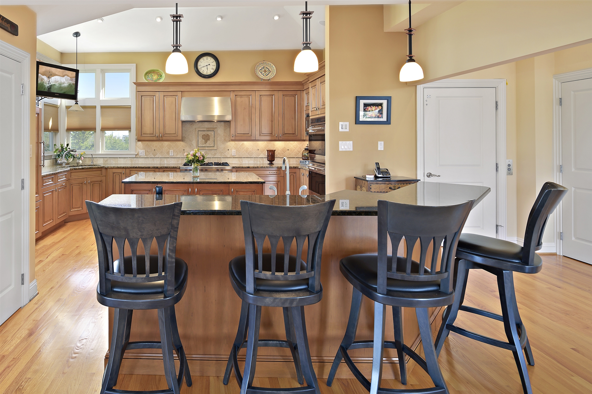 Kitchen Breakfast Bar