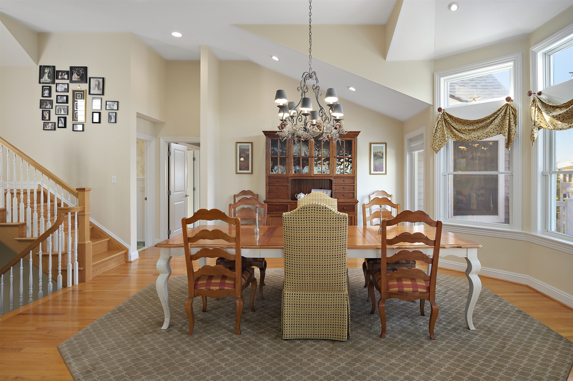 Beautiful Dining Room 