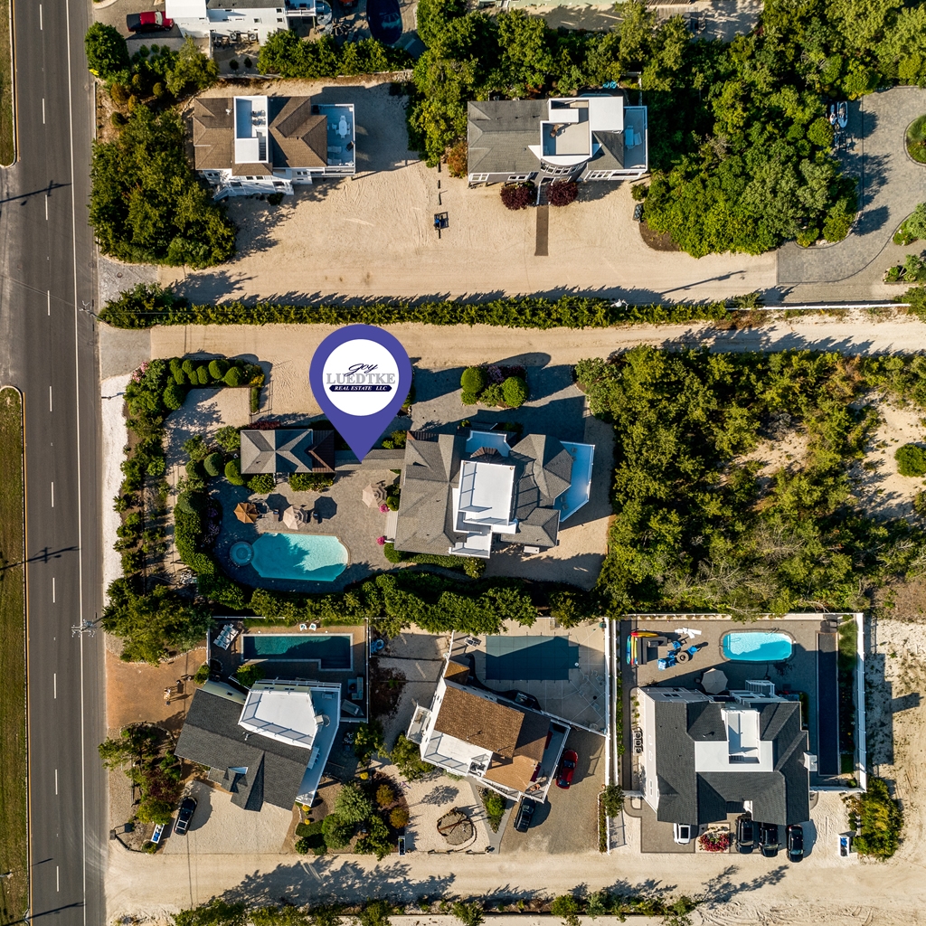 A Beautiful Estate on a Grand Lot