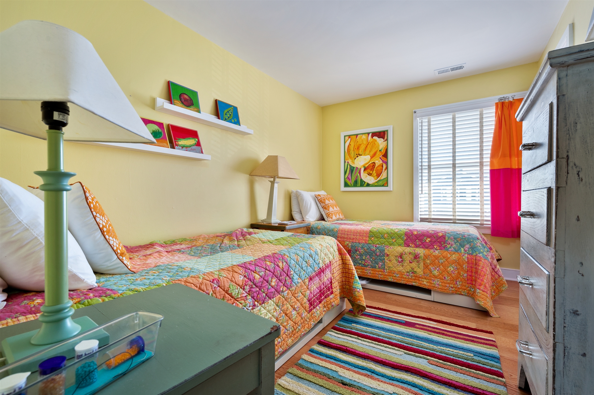 Cozy Kids Twin Bedroom 