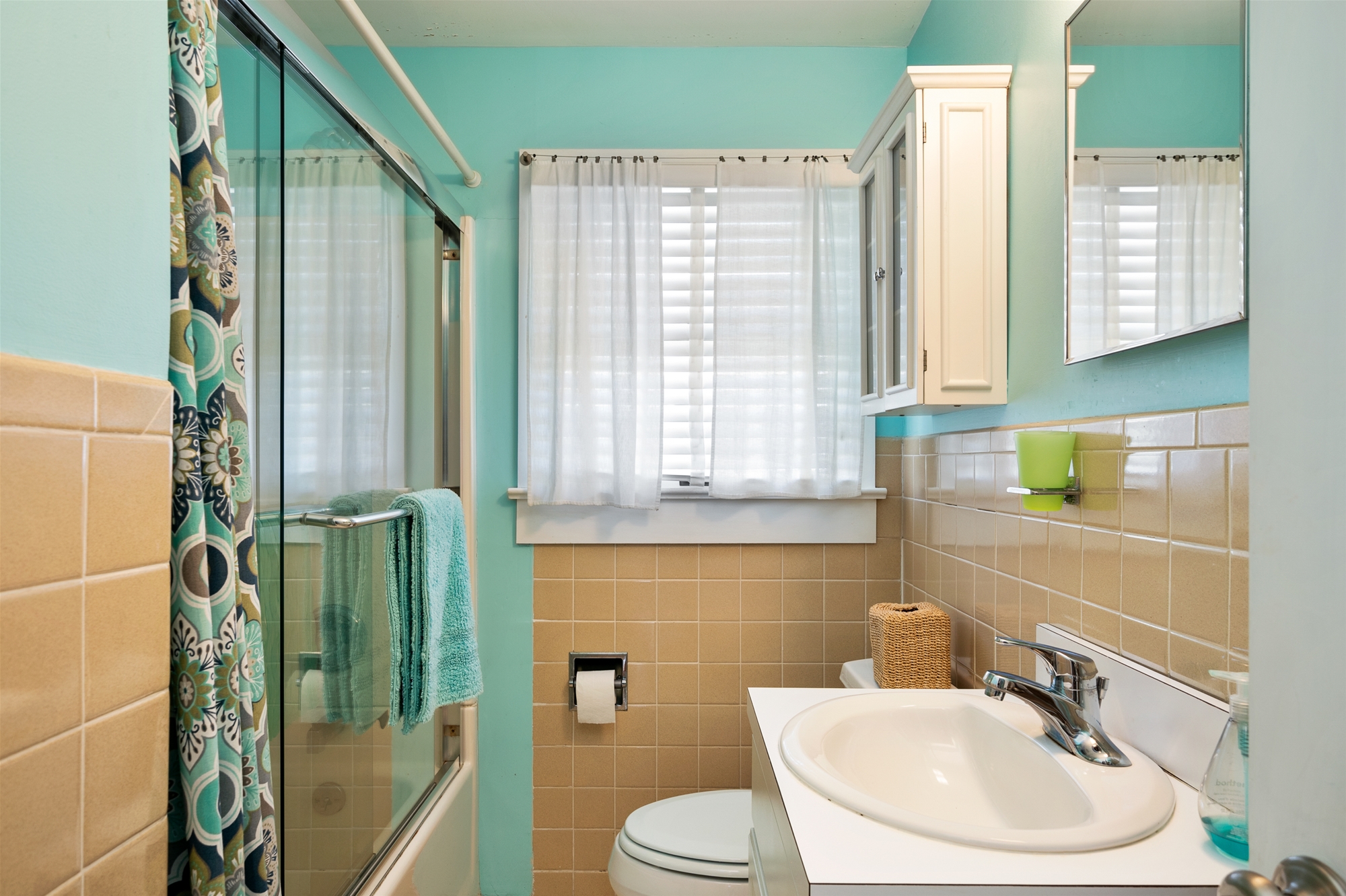 Full Bath, Second Floor