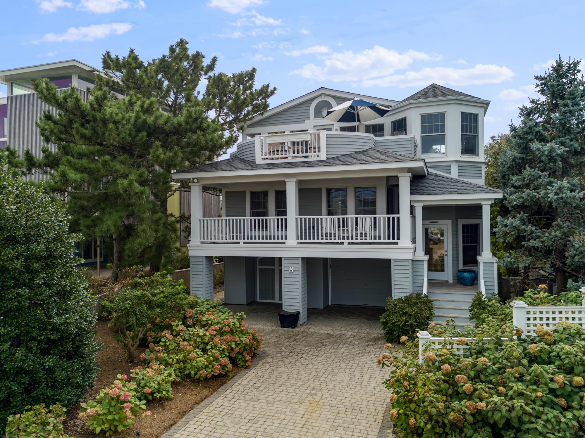 Hydrangea Lined Welcome Home