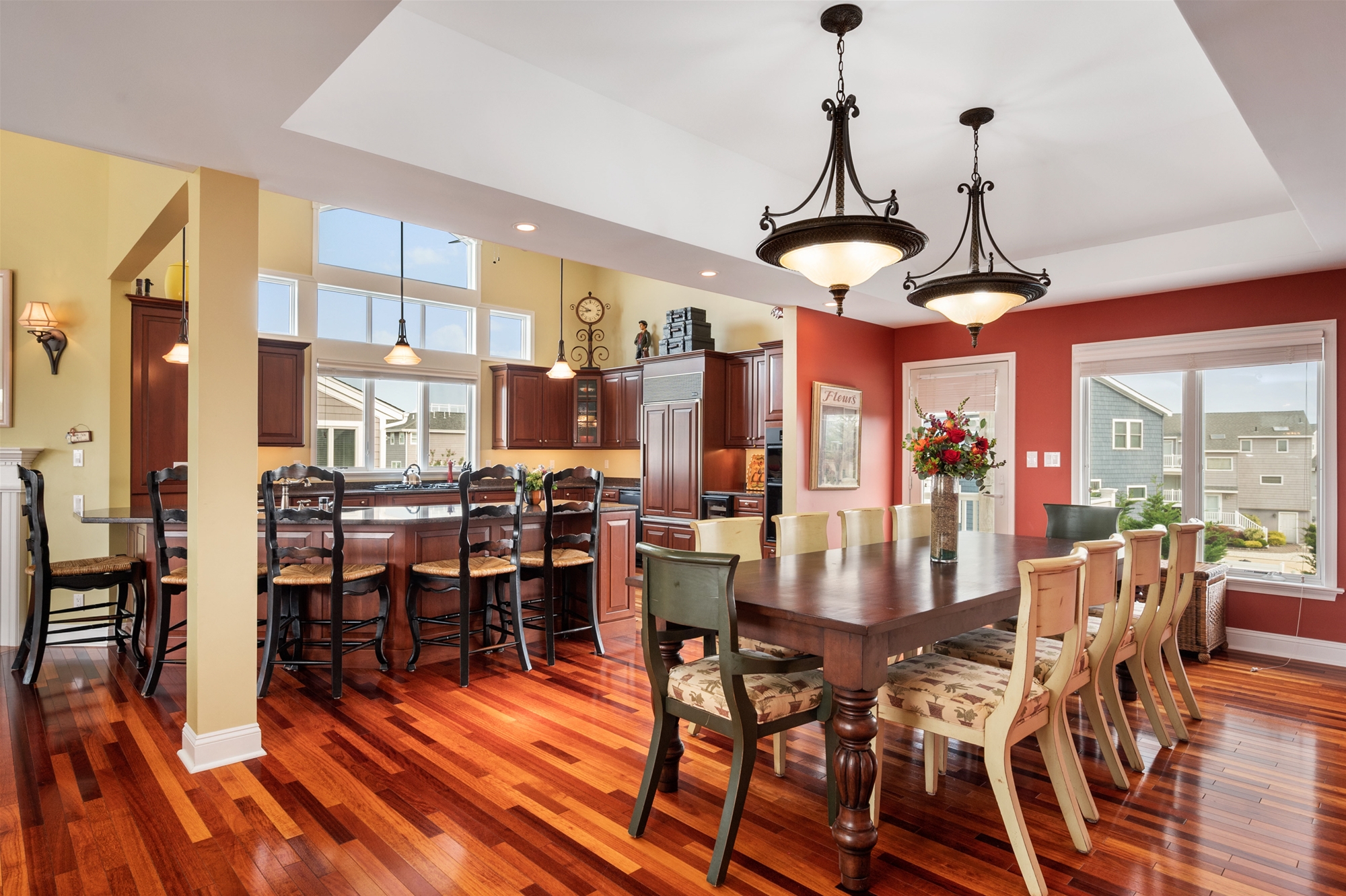 Dining Area and Breakfast Bar