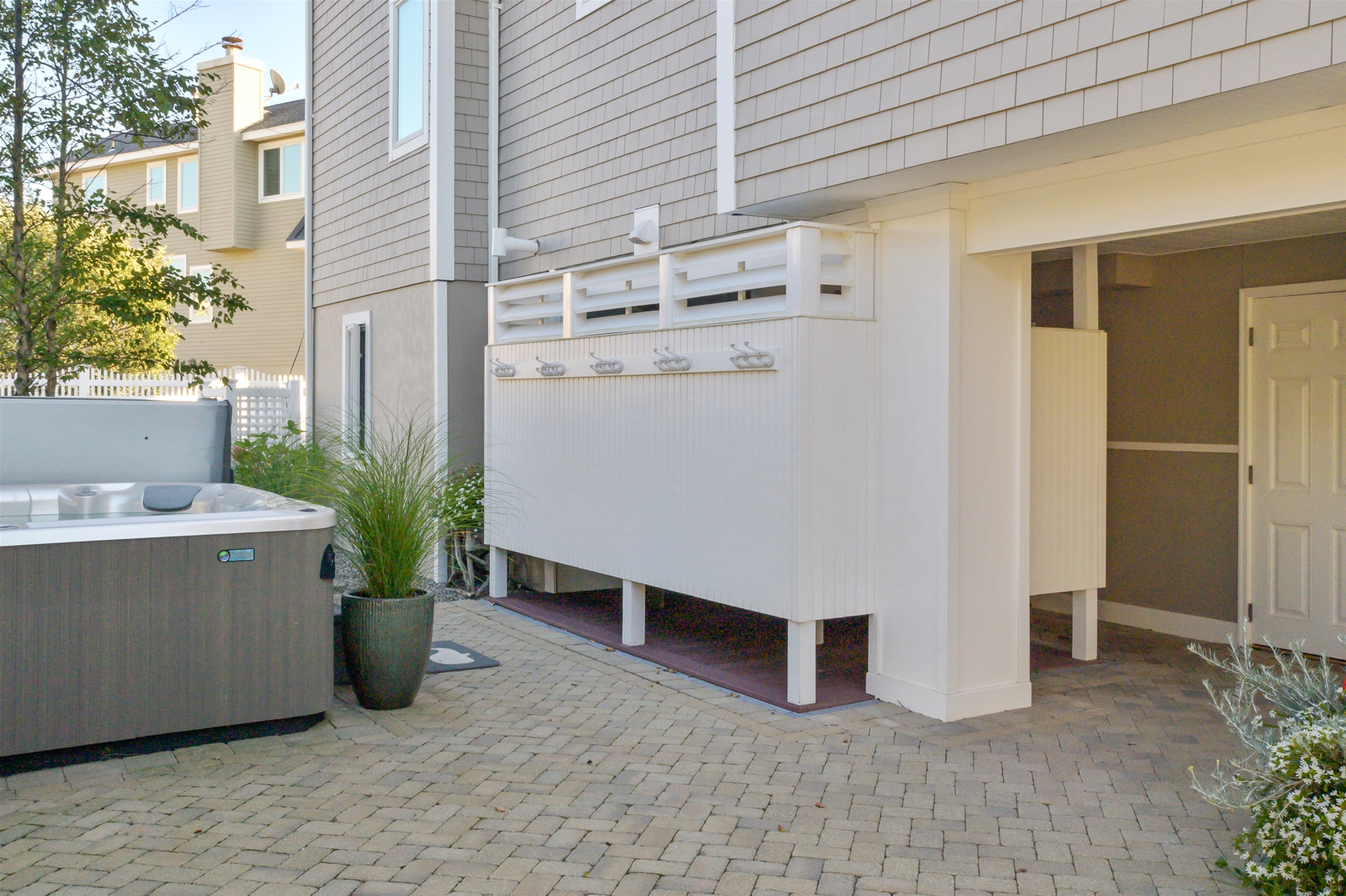 Hot Tub & Outdoor Shower/Changing Room