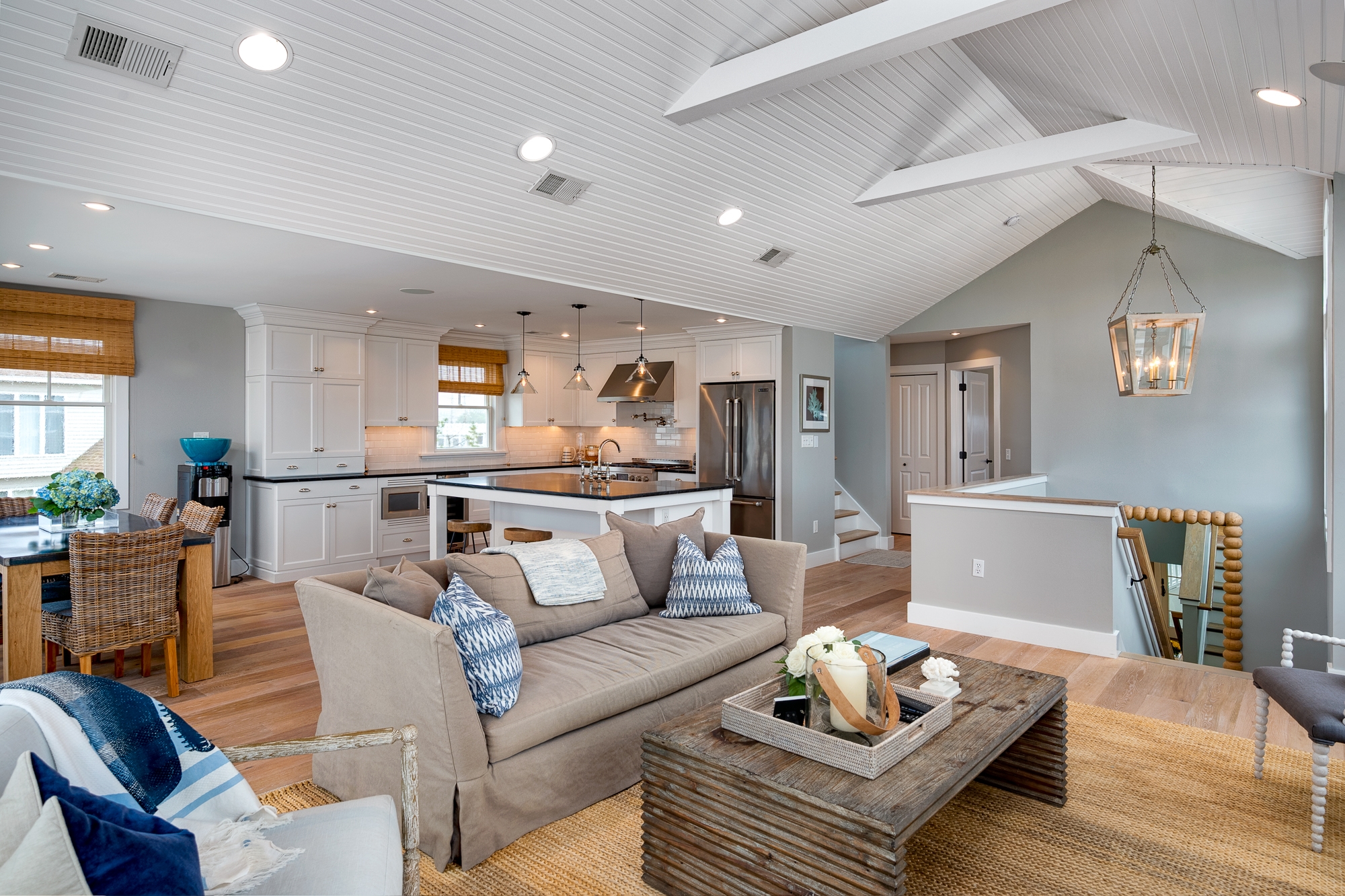 Incredible Open Living, Light & Bright