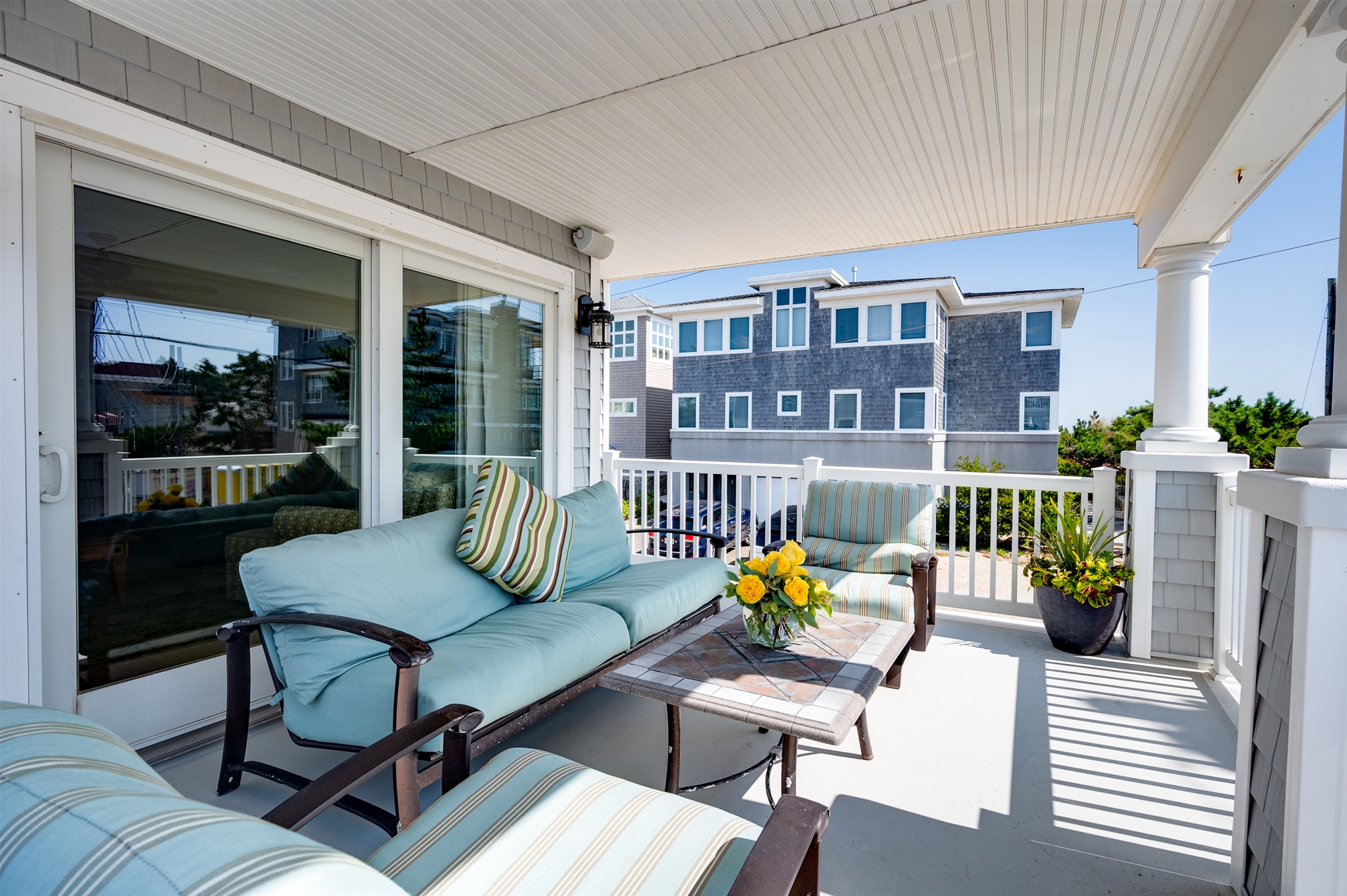 Casual, Covered Deck