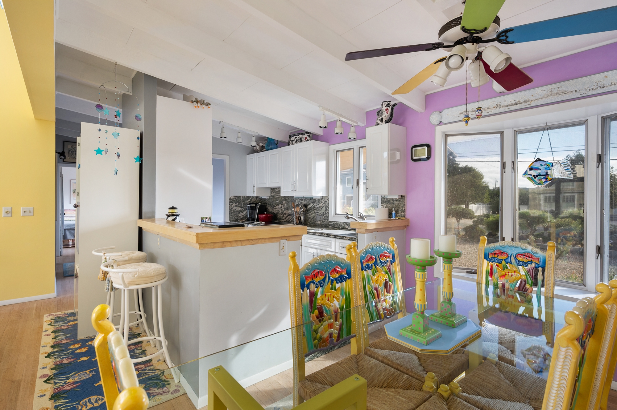 Breakfast Bar & Dining Area