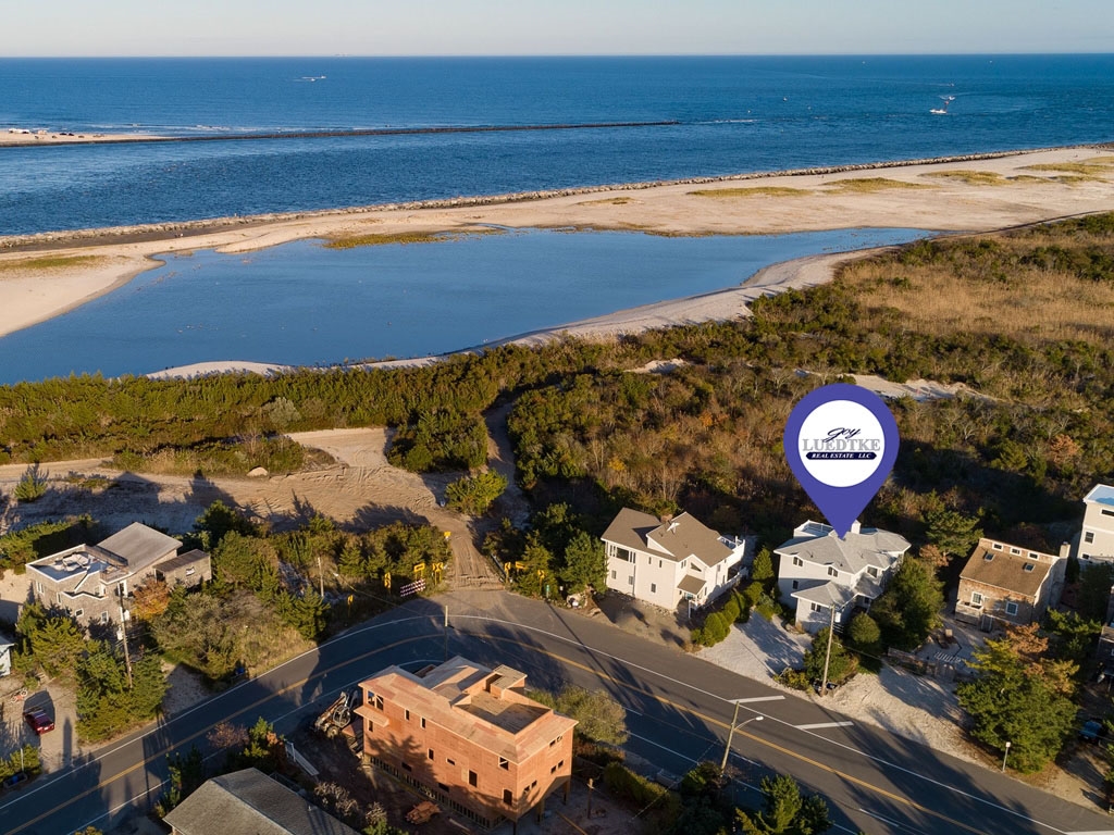 200 Degree Water Views