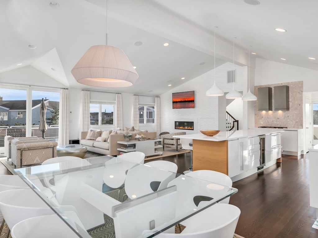 Living / Dining Area