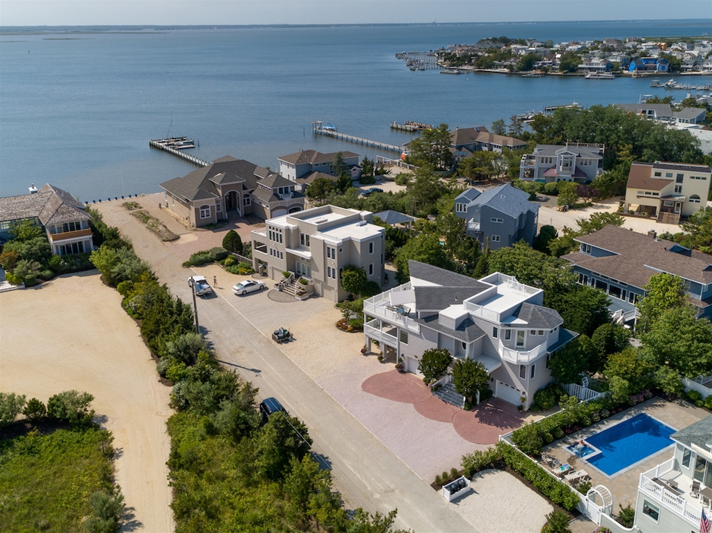 Bay Access @ 32-B Long Beach Boulevard