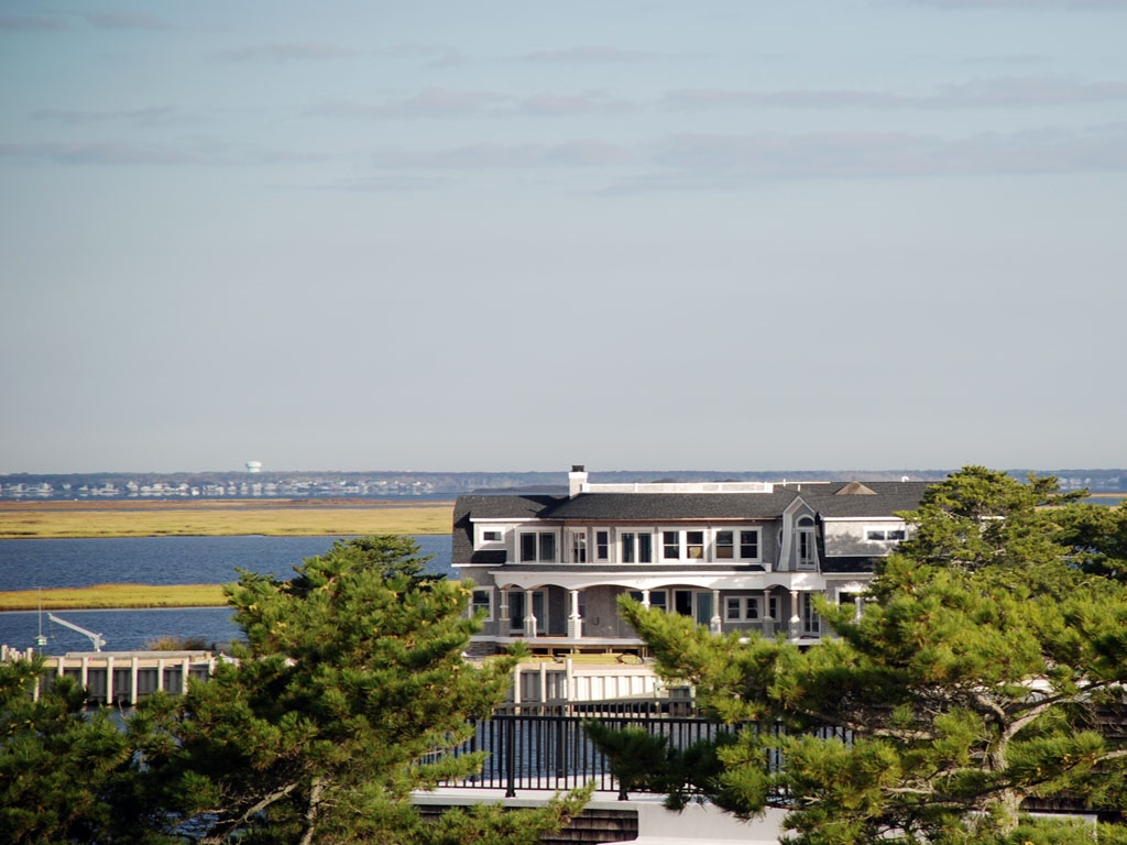 The Quintessential Bayfront in Loveladies